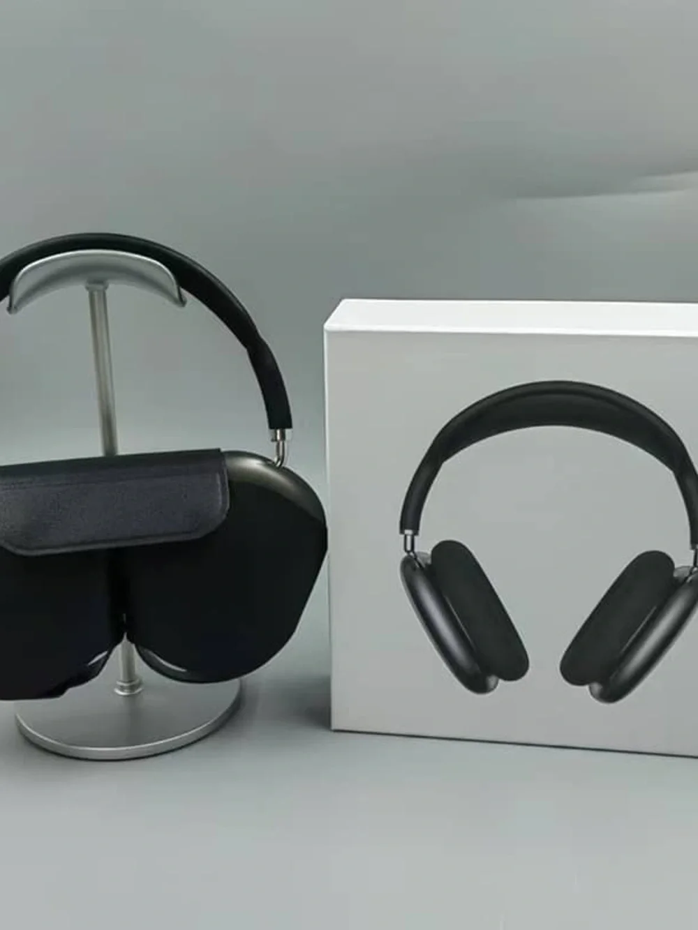 Apple Black Wireless Over-Ear Headphones with Smart Case